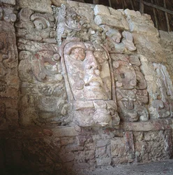 Architektonische Maske, Tempel der Mascarones, Kohunlich, Halbinsel Yucatán, Mexiko, Frühe Klassik (300-600 n. Chr.)